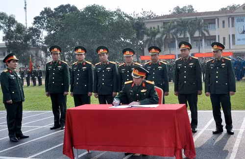 Cơ quan, đơn vị trực thuộc Trường Quân sự Bộ Tư lệnh Thủ đô Hà Nội ký giao ước thi đua năm 2019.