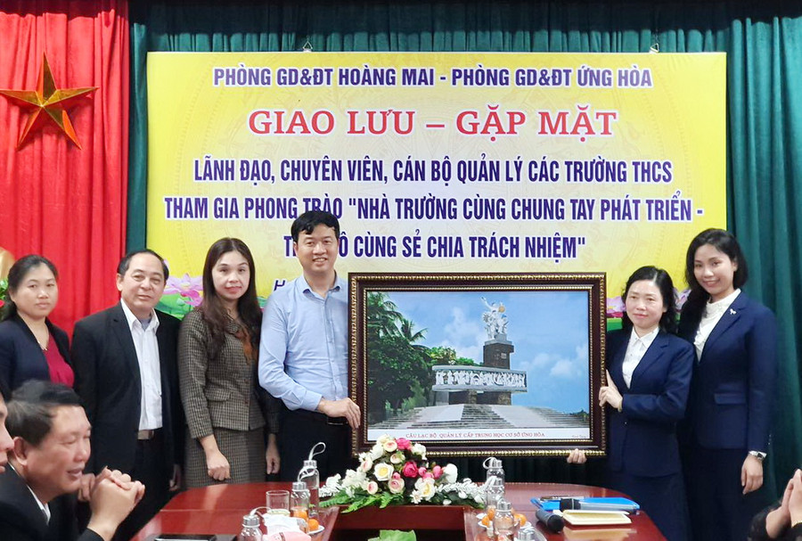 Ngành GD-ĐT quận Hoàng Mai và huyện Ứng Hòa triển khai phong trào Nhà trường cùng chung tay phát triển. Ngành GD-ĐT quận Hoàng Mai và huyện Ứng Hòa triển khai phong trào Nhà trường cùng chung tay phát triển.