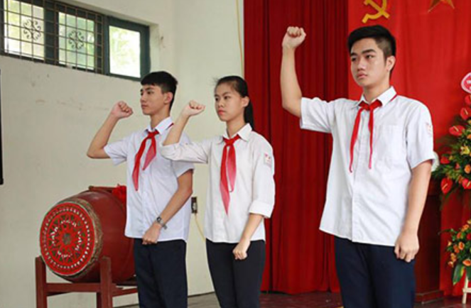 Nghi lễ hát quốc ca tại trường PTCS Xã Đàn trong ngày khai giảng Nghi lễ hát quốc ca tại trường PTCS Xã Đàn trong ngày khai giảng