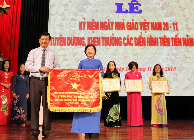 Xứng đáng lá cờ đầu của ngành GD-ĐT Thủ đô ảnh 3 Xứng đáng lá cờ đầu của ngành GD-ĐT Thủ đô ảnh 3