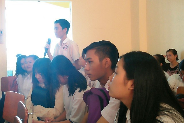Học sinh quan tâm và có nhiều câu hỏi cho các diễn giả