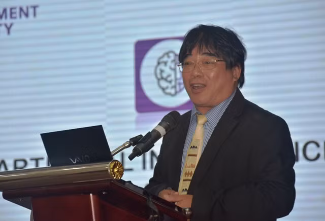 Trong phần trình bày "Cuộc cách mạng số & CMCN 4.0 trong giáo dục nghề nghiệp, đặc biệt là những ứng dụng, kinh nghiệm đã và đang triển khai thành công tại HCMUTE, PGS.TS Đỗ Văn Dũng - Hiệu trưởng HCMUTE kêu gọi: "Chúng ta cần sử dụng Uber trong giáo dục. Đó là sử dụng cơ sở học liệu chung - chia sẻ về đội ngũ giảng viên - chia sẻ các nguồn lực... để tạo bước đột phá trong giáo dục nghề nghiệp" Trong phần trình bày "Cuộc cách mạng số & CMCN 4.0 trong giáo dục nghề nghiệp, đặc biệt là những ứng dụng, kinh nghiệm đã và đang triển khai thành công tại HCMUTE, PGS.TS Đỗ Văn Dũng - Hiệu trưởng HCMUTE kêu gọi: "Chúng ta cần sử dụng Uber trong giáo dục. Đó là sử dụng cơ sở học liệu chung - chia sẻ về đội ngũ giảng viên - chia sẻ các nguồn lực... để tạo bước đột phá trong giáo dục nghề nghiệp"