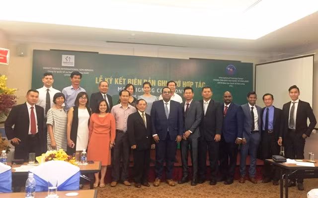 Buổi lễ ký kết được thực hiện dưới sự chứng kiến của nhiều khách mời