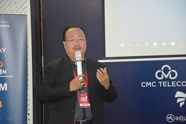 Ông Nguyễn Ngọc Dũng - Phó Chủ tịch VECOM - phát biểu tại buổi họp báo