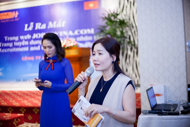 Bà Nguyễn Ngọc Nana - Giám đốc điều hành dự án chia sẻ tại buổi ra mắt Bà Nguyễn Ngọc Nana - Giám đốc điều hành dự án chia sẻ tại buổi ra mắt