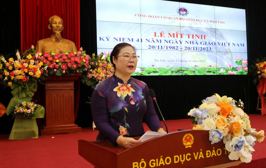 Bà Trịnh Hoài Thu gửi lời chúc mừng đến các nhà giáo, đoàn viên Công đoàn cơ quan Bộ GD&ĐT nhân ngày Nhà giáo Việt Nam. Bà Trịnh Hoài Thu gửi lời chúc mừng đến các nhà giáo, đoàn viên Công đoàn cơ quan Bộ GD&ĐT nhân ngày Nhà giáo Việt Nam.