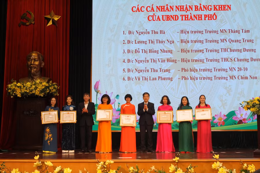 Các cá nhân được nhận bằng khen của UBND TP Hà Nội.