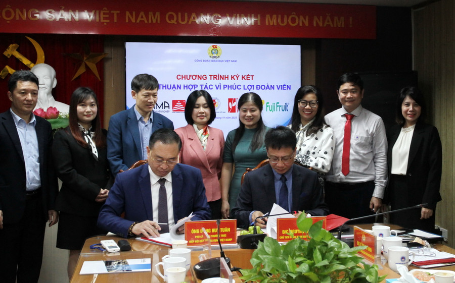 Công đoàn Giáo dục Việt Nam ký thỏa thuận hợp tác với Hiệp hội gốm sứ gia dụng Việt Nam.