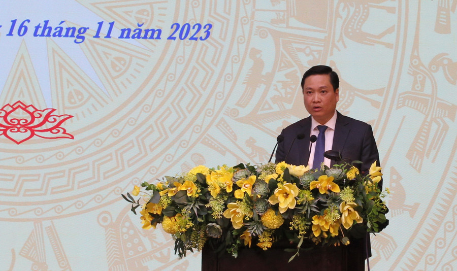 Ông Nguyễn Quốc Khánh - Phó bí thư thường trực Quận ủy Hoàn Kiếm phát biểu. Ông Nguyễn Quốc Khánh - Phó bí thư thường trực Quận ủy Hoàn Kiếm phát biểu.