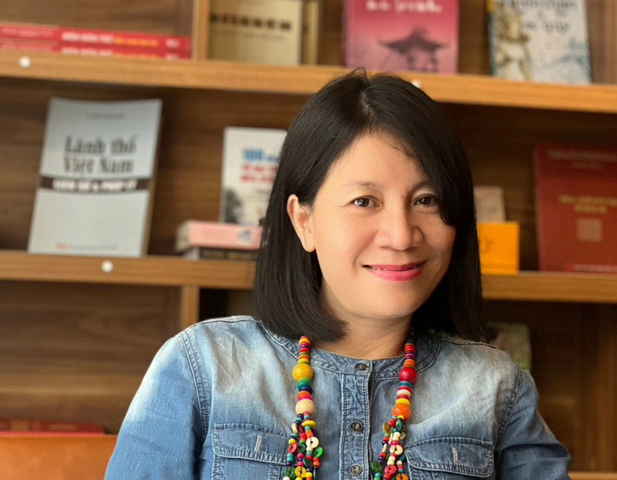 Nhà báo Lê Thị Thu Hương, đại diện nhóm tác giả. Nhà báo Lê Thị Thu Hương, đại diện nhóm tác giả.