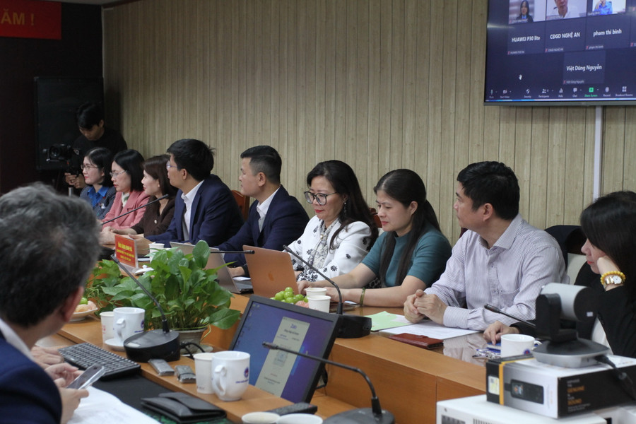 Các đại biểu dự chương trình.