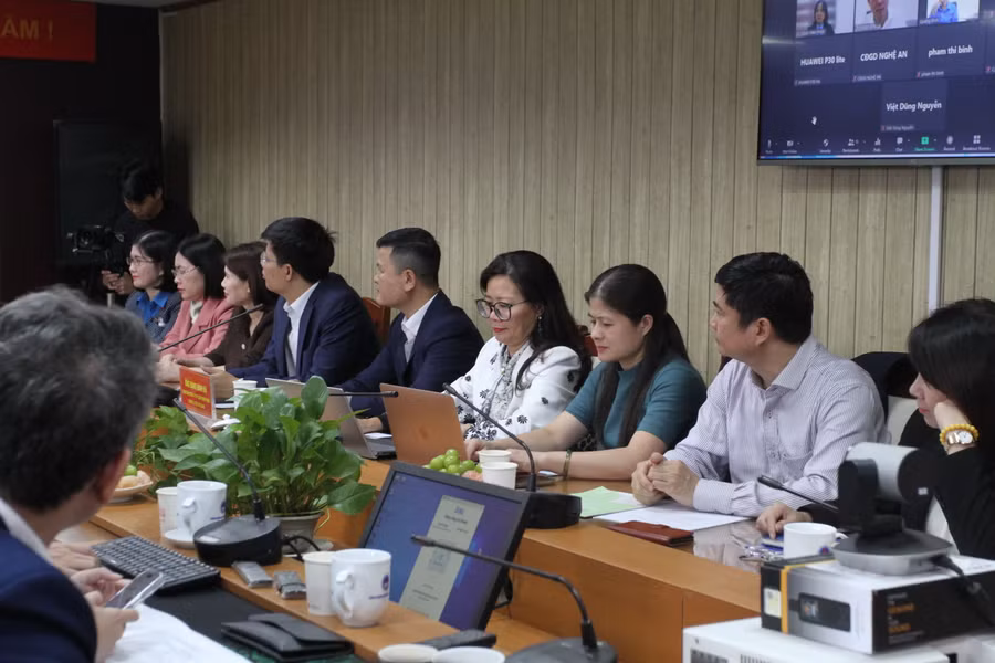 Các đại biểu dự chương trình.