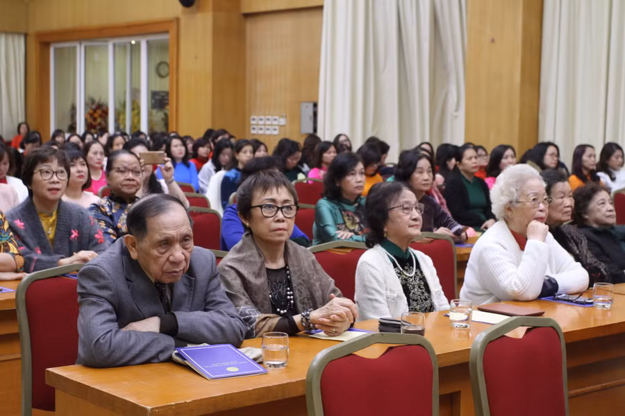 Các đại biểu dự buổi lễ