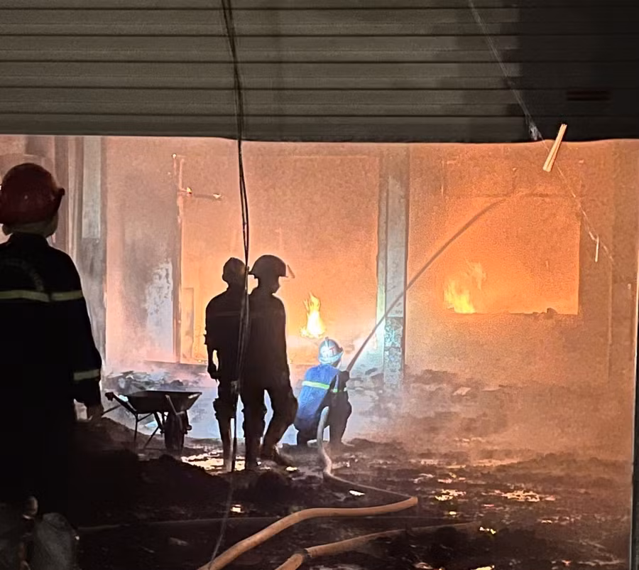 Khu vực xảy cháy là hộ sản xuất, kinh doanh có quy mô 1 tầng, kết cấu khung thép, mái tôn.