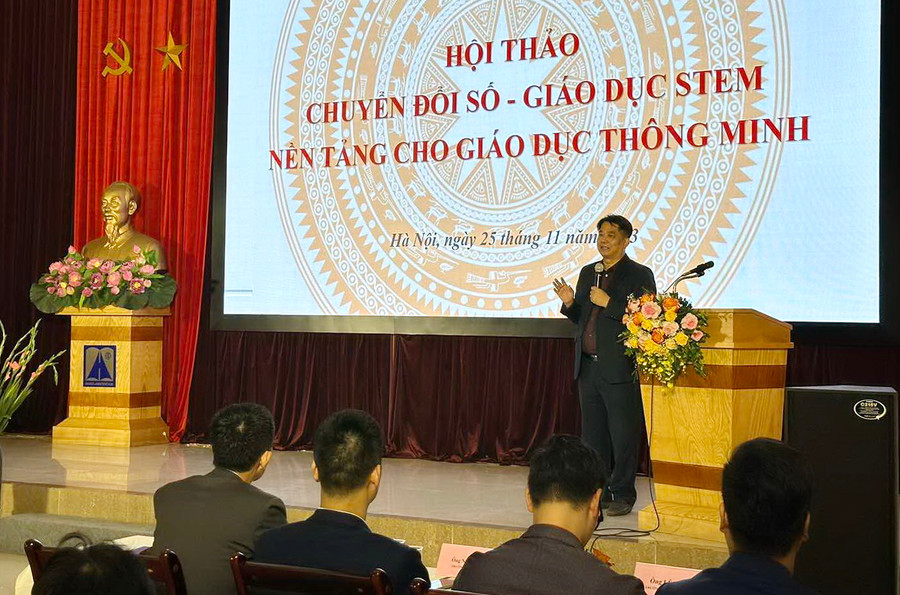 Ông Đỗ Hoàng Sơn, người sáng lập Liên minh STEM đã chia sẻ về phương pháp và ý nghĩa của STEM trong cuộc sống.