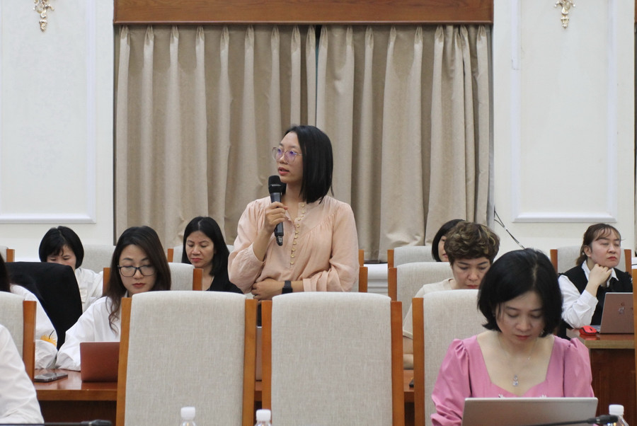 Nhiều câu hỏi được phóng viên gửi đến lãnh đạo các Vụ, Cục thuộc Bộ GD&amp;ĐT.