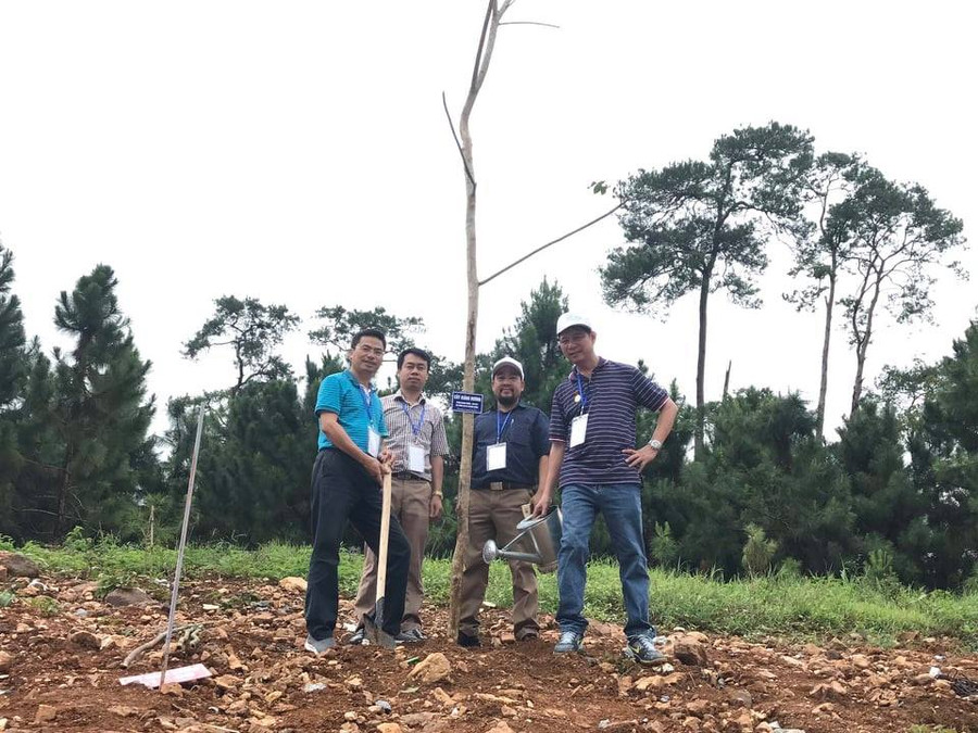 Đoàn đại biểu tham gia trồng cây, ủng hộ Quỹ chăm sóc cây tại K9 và Quỹ cây của các tỉnh cháy rừng miền Trung. Đoàn đại biểu tham gia trồng cây, ủng hộ Quỹ chăm sóc cây tại K9 và Quỹ cây của các tỉnh cháy rừng miền Trung.