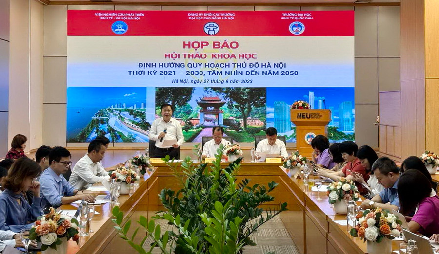 Quang cảnh buổi họp báo.