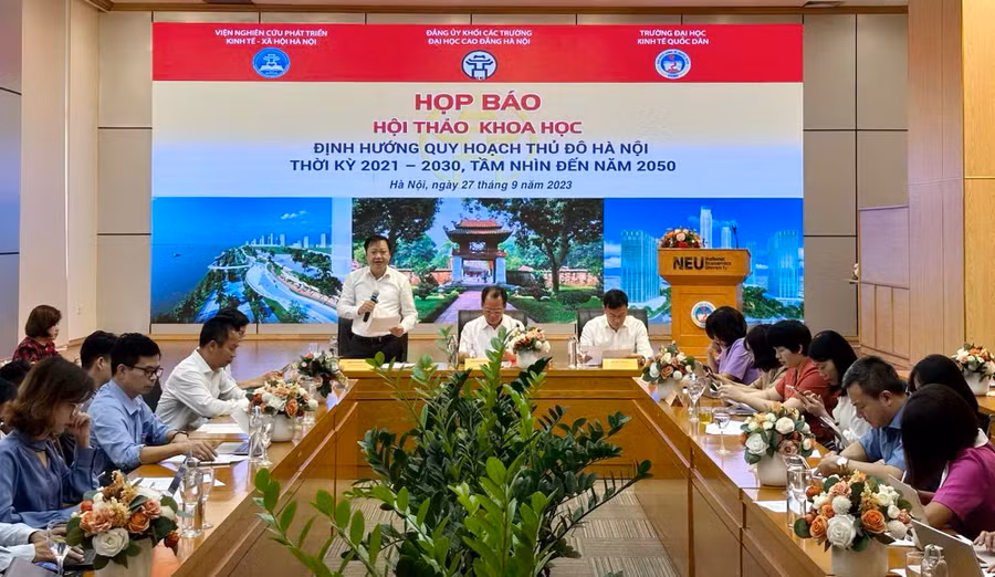 Quang cảnh buổi họp báo.