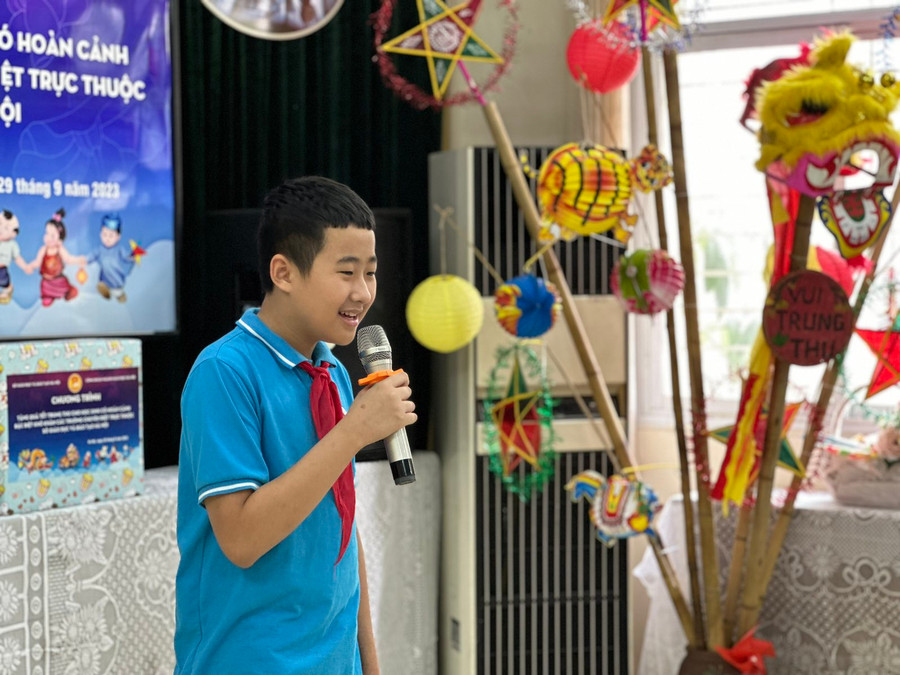 Nguyễn Minh Việt, học sinh lớp 4A Trường Tiểu học Bình Minh bày tỏ lời cảm ơn đến sự quan tâm của các bác lãnh đạo, hứa sẽ tiếp tục cố gắng học tập và rèn luyện thật tốt.