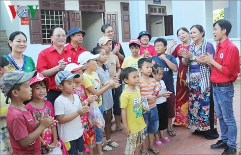 hạnh phúc của hai thầy giáo trẻ với lớp học đặc biệt ở trường sa hình 2 hanh phuc cua hai thay giao tre voi lop hoc dac biet o truong sa hinh 2