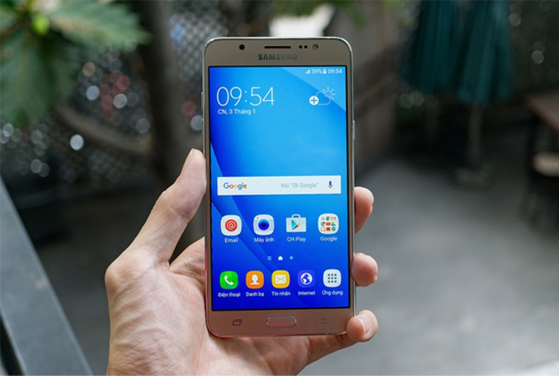 052717_0459_Top4smartph2 Top 4 smartphone có 4G, pin trâu, tầm giá 3-4 triệu cho tài xế thời công nghệ