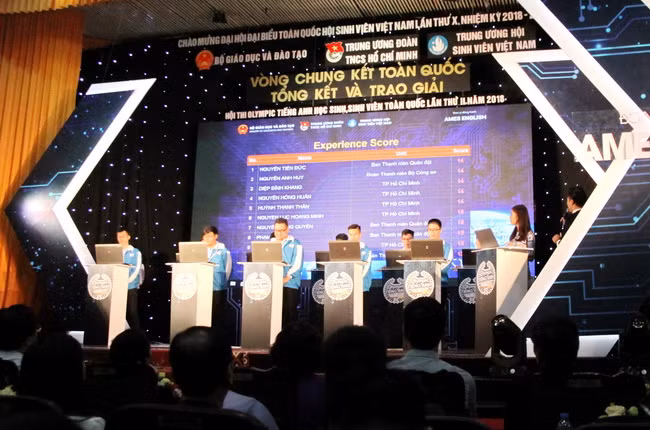 Các thí sinh dự thi tại vòng chung kết bảng sinh viên Các thí sinh dự thi tại vòng chung kết bảng sinh viên