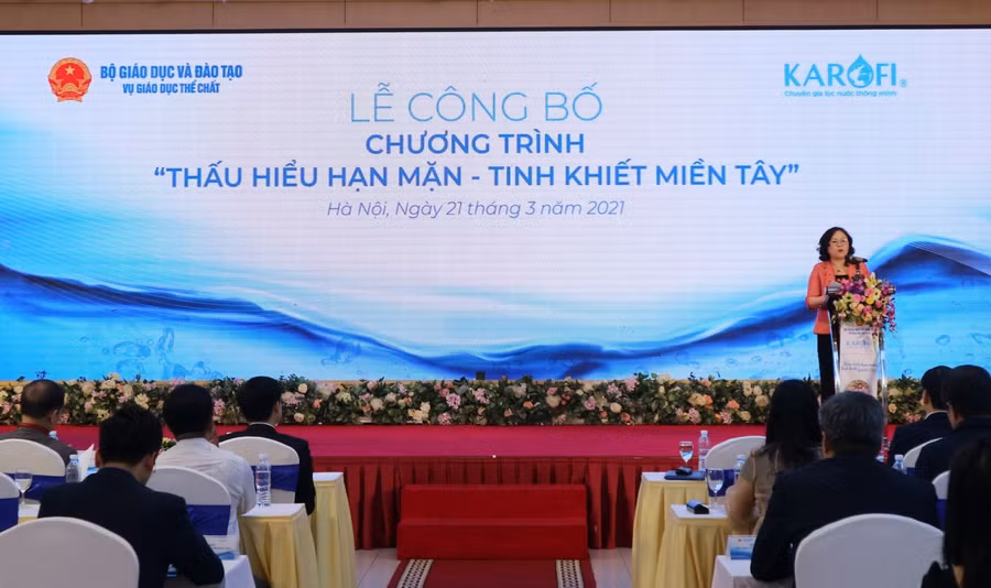 Thứ trưởng Bộ GD&amp;ĐT Ngô Thị Minh phát biểu tại buổi lễ