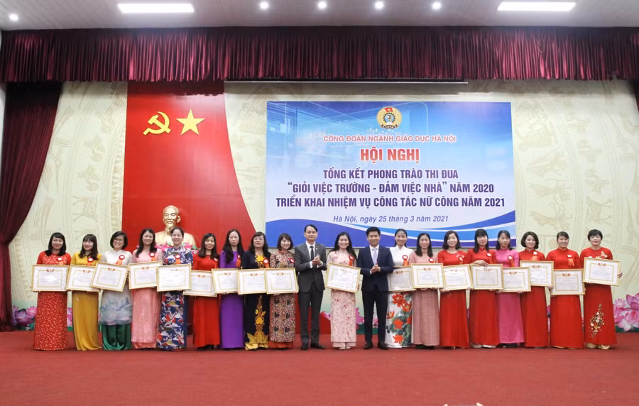 Hội nghị tổng kết phong trào thi đua “Giỏi việc trường - Đảm việc nhà” năm 2020, triển khai nhiệm vụ công tác nữ công năm 2021 của ngành GD-ĐT Hà Nội