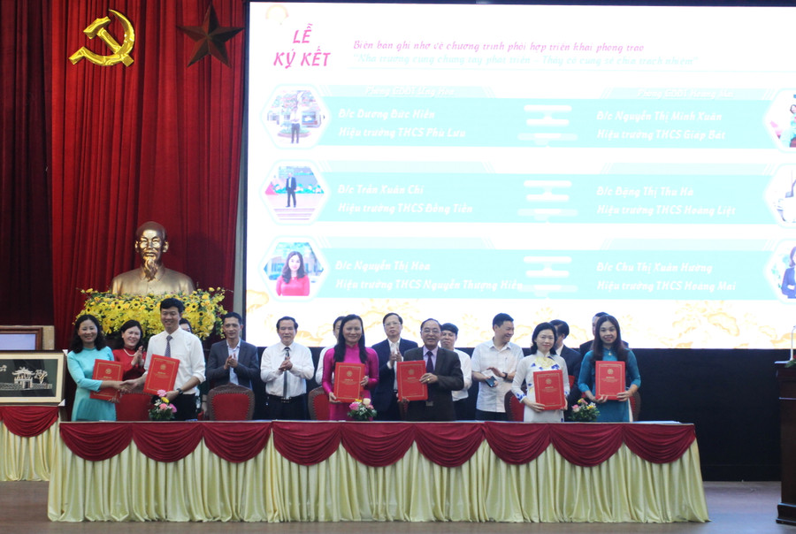 Các cặp trường của quận Hoàng Mai và huyện Ứng Hòa ký kết biên bản ghi nhớ.