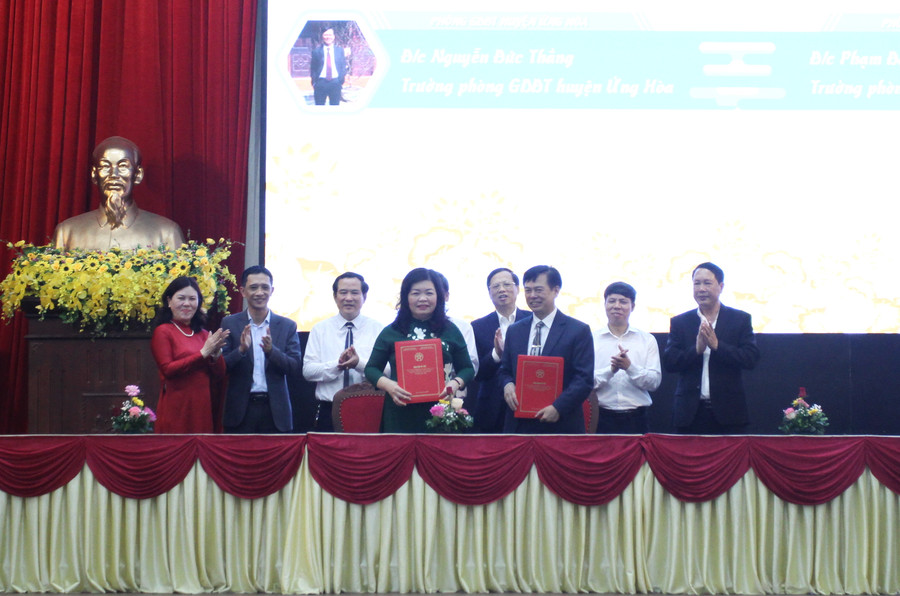 Phòng GD&amp;ĐT quận Hoàng Mai và Phòng GD&amp;ĐT huyện Ứng Hòa ký kết bản ghi nhớ.