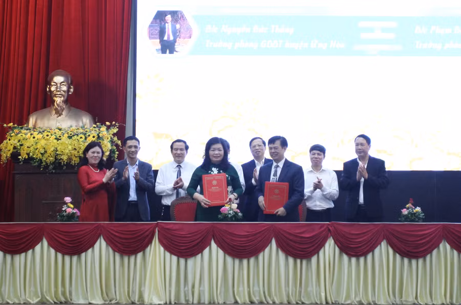 Phòng GD&amp;ĐT quận Hoàng Mai và Phòng GD&amp;ĐT huyện Ứng Hòa ký kết bản ghi nhớ.