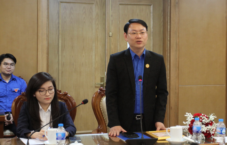 Đại biểu Trung ương Đoàn phát biểu tại buổi gặp mặt. Đại biểu Trung ương Đoàn phát biểu tại buổi gặp mặt.