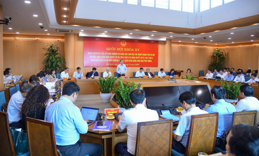 Quang cảnh cuộc làm việc.