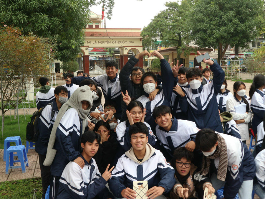 Học sinh Trường THPT Chương Mỹ A tự tin ôn tập chuẩn bị cho kỳ thi tốt nghiệp THPT 2023. Học sinh Trường THPT Chương Mỹ A tự tin ôn tập chuẩn bị cho kỳ thi tốt nghiệp THPT 2023.