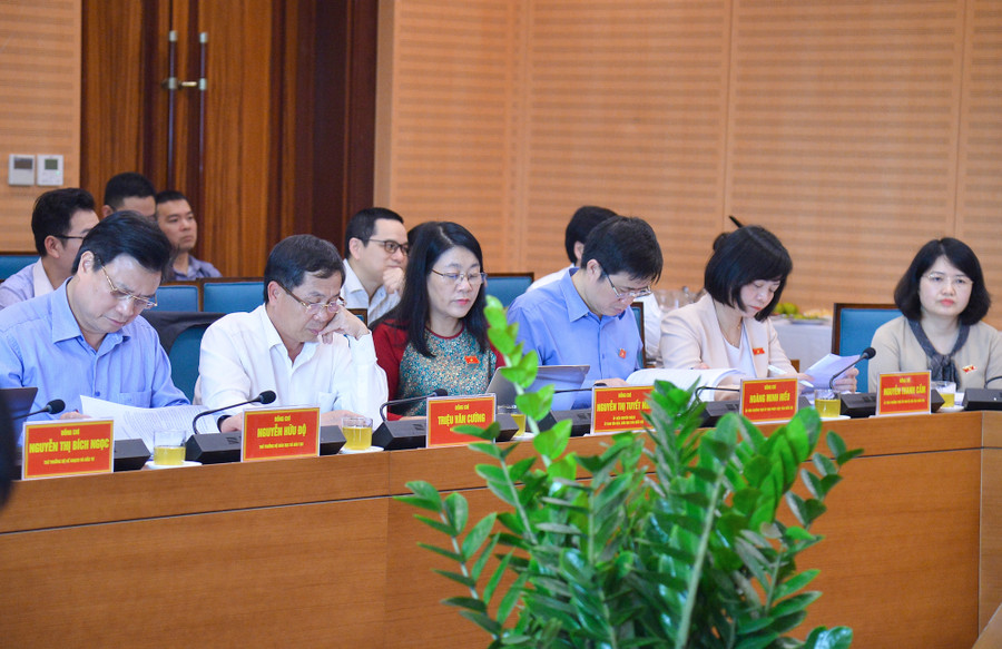 Các đại biểu dự buổi làm việc.