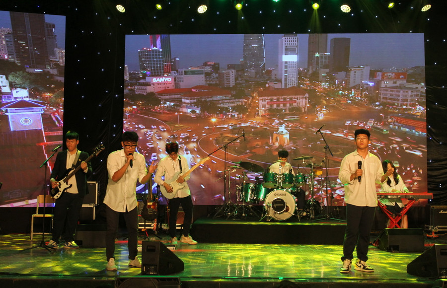 Tiết mục tham dự liên hoan của ban nhạc Trường THPT Việt Đức (quận Hoàn Kiếm).