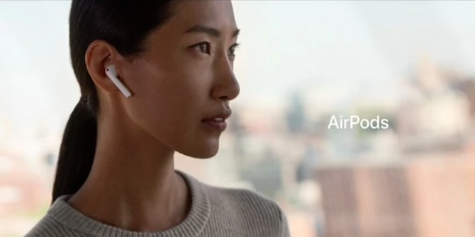 Tim Cook gọi tai nghe AirPods là “một thành công vang dội”