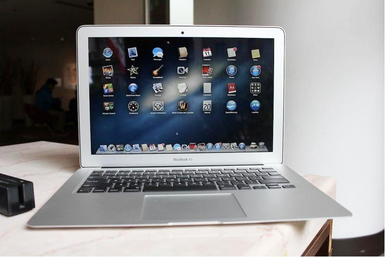 10 laptop đáng mua nhất theo mục đích sử dụng