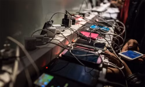 Rất nhiều người chưa biết sạc pin điện thoại đúng cách ảnh 6