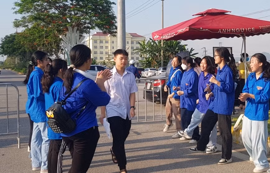 Hơn 11.000 thí sinh lớp 9 tại tỉnh Ninh Bình bước vào kỳ thi tuyển sinh lớp 10 THPT.