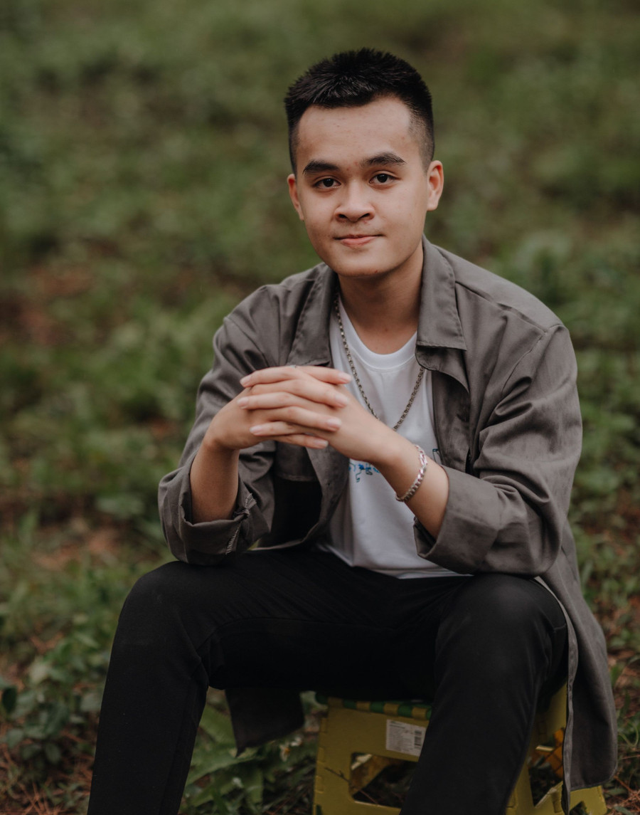 Trương Tiến Nhật, sinh viên năm nhất, Trường Đại học Kinh tế Quốc dân. Trương Tiến Nhật, sinh viên năm nhất, Trường Đại học Kinh tế Quốc dân.