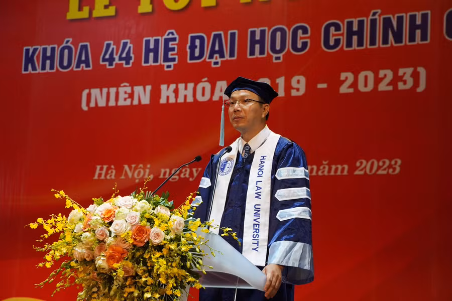 TS. Đoàn Trung Kiên - Hiệu trưởng Trường ĐH Luật Hà Nội phát biểu tại buổi lễ.