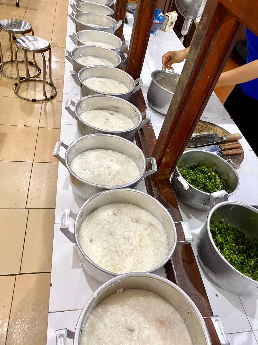 Tất cả đã sẵn sàng chờ học sinh. Ảnh Ngô Chuyên.