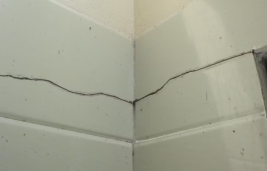 Theo anh Minh, nhiều hộ dân ở đây rất bức xúc vì doanh nghiệp nổ mìn nhưng không thông báo cho người dân.