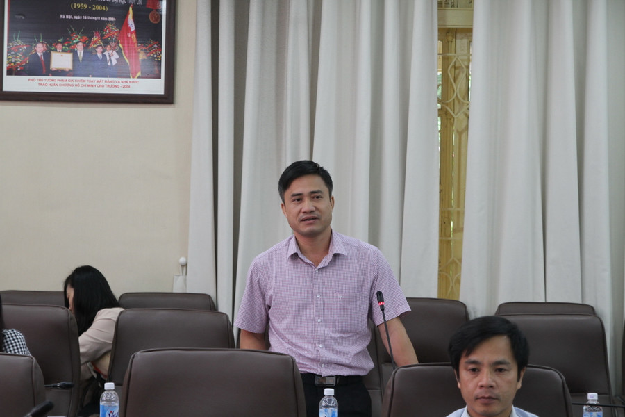 Đại diện Sở GD&ĐT Hà Nội trình bày tham luận tại tọa đàm.