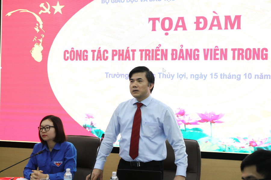 Ông Bùi Văn Linh phát biểu tại tọa đàm.