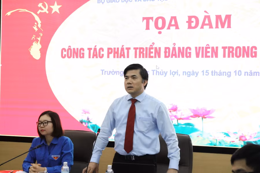 Ông Bùi Văn Linh phát biểu tại tọa đàm.
