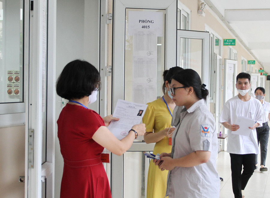 Kỳ thi tốt nghiệp THPT năm 2022 được tổ chức thành công. Kỳ thi tốt nghiệp THPT năm 2022 được tổ chức thành công.