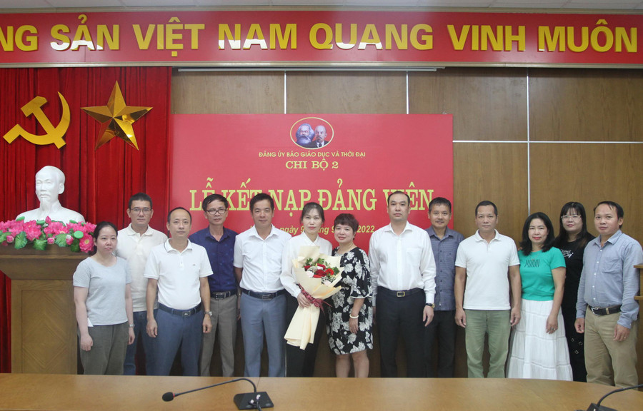 Các đảng viên Chi bộ 2 tại lễ kết nạp đảng viên Các đảng viên Chi bộ 2 tại lễ kết nạp đảng viên